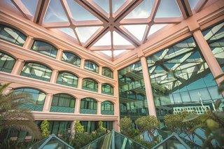 Mövenpick Dubai Grand Al Bustan