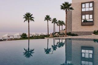 AMIRA Luxury Resort & Spa