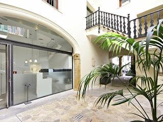 Petit Palace Tres