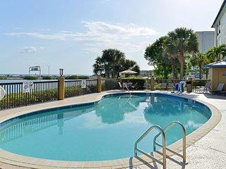 Holiday Inn Express Hotel & Suites Tampa-Rocky Point Island
