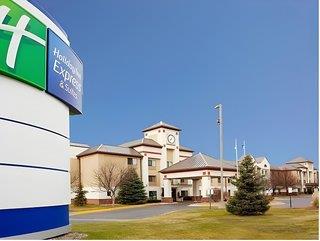Holiday Inn Express & Suites Minneapolis - Golden Valley 1