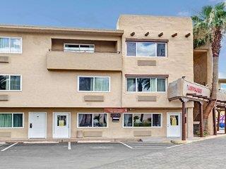 Super 8 by Wyndham Las Vegas North Strip/Fremont St. Area