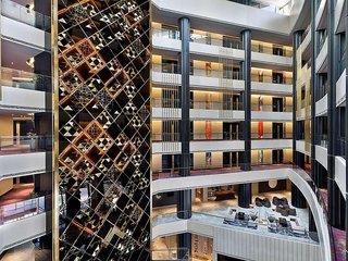 AlRayyan Hotel Doha, Curio Collection by Hilton