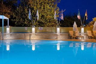 Konstantinos Hotel & Apartments