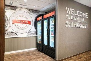 Hampton Inn Clewiston 1