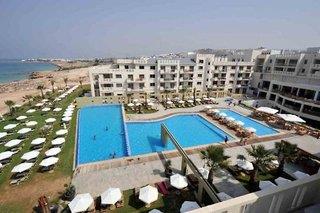 Capital Coast Resort & Spa in Paphos schon ab 516 Euro für 7 TageÜF