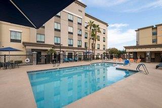 Hampton Inn & Suites Phoenix Happy 