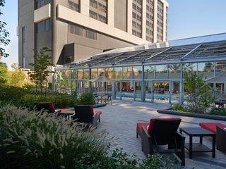 Hilton Toronto Airport Hotel & Suites 4*