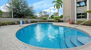 La Quinta Inn & Suites by Wyndham Coral Springs South 1