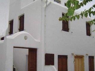 Madres Studios & Apartments