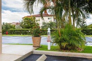 Hawthorn Extended Stay by Wyndham West Palm Beach