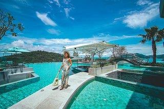 TOP 2 Hotel The Crest Resort & Pool Villas Phuket