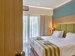 Leonidas Studios & Apartments