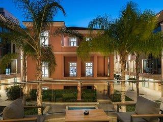 Trianon Luxury Apartments & Suites