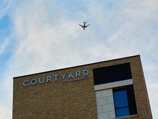 Hotelbild von Courtyard by Marriott London City Airport