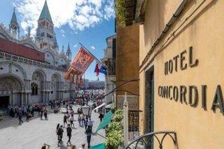 7 Tage ÜF & Flug ab 856 Euro