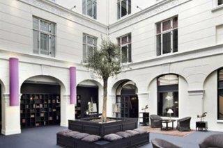 FIRST HOTEL KONG...