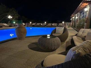 Nikos Apartments