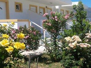 Nikos 2 Studios & Apartments