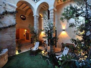 Hotel V...