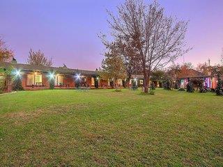 Airport Game Lodge 3*